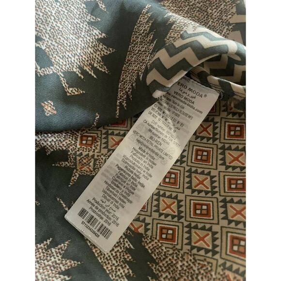 vero moda geometric sleer long sleeve V-neck Paula blouse Size M - Picture 5 of 7